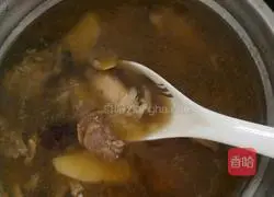 Illustration of how to make yam and pigeon soup 6