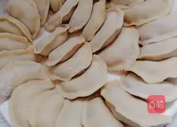 Illustration of making handmade mushroom and pork dumplings 7