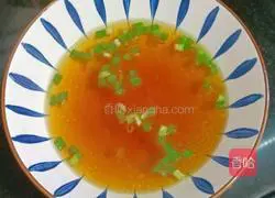 Illustration of how to make instant noodles with egg and meatballs 2