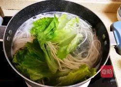 Illustration of how to make braised noodles with small tomatoes and eggs (baby complementary food) 13