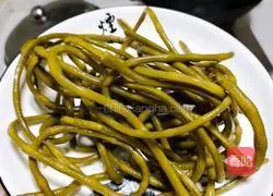 Illustration of how to make minced cowpeas 1