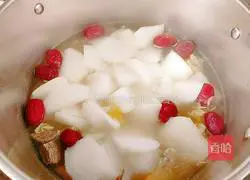 Illustration of how to make white radish, white fungus and beef brisket soup 13