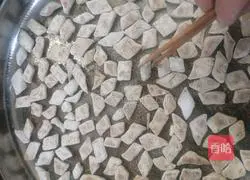 Illustration of how to make homemade chess pieces 9