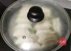 Illustration of how to make leek and egg pot stickers 19