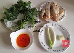 Illustration of how to make cold shredded chicken 1