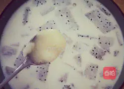 Illustration of how to make dragon fruit milk sago 6