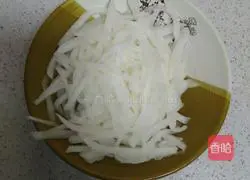 Illustration of how to make spicy and sour shredded radish 1