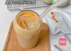 Illustration of how to make caramel iced latte 4