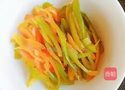 Illustration of how to make cold red oil enoki mushrooms 6