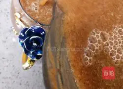 Illustration of how to make red date ice drink 11