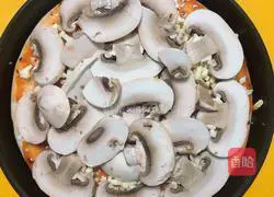 Illustration of how to make Hawaiian fruit pizza 6