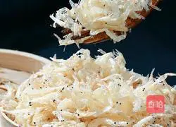 Illustration of how to make seaweed and egg soup 2