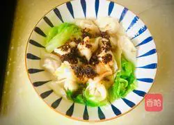 Illustration of how to make dry red oil wontons 4