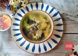 Illustration of how to make fungus, shrimp and egg drop soup 17