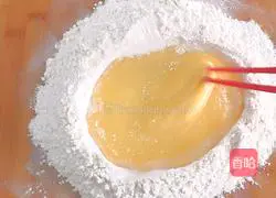 onion Illustration of how to make crispy cakes 8