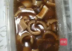 Illustration of how to make cold pork skin jelly 10