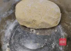 Illustration of how to make cornmeal and red date steamed buns 4