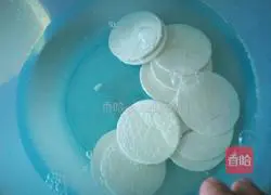 Illustration of how to make scallop and white glutinous rice soup 8