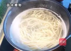 Illustration of how to make mushroom meat sauce noodles 6