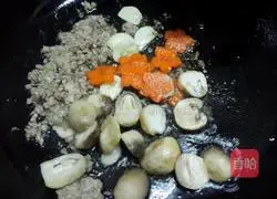 Illustration of how to cook bean sprouts in soup 6