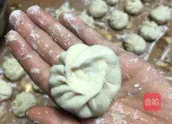 Illustration of how to make mushroom and vermicelli pork buns 7