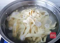 Illustration of how to make northwest oil noodles 8