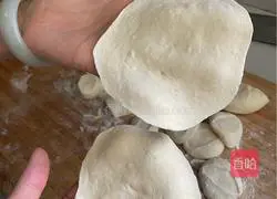 Illustration of how to make pork and mushroom buns 4