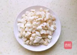 Illustration of how to make three fresh meatball soup 4