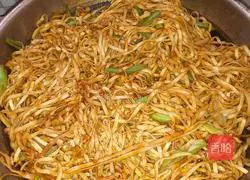 How to make steamed braised noodles Illustration 6