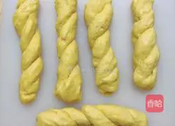 Illustration of how to make milky pumpkin twists (oil fruit) 11
