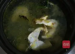 Illustration of how to make black fish tofu soup 3