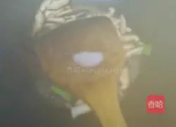 Illustration of how to make scrambled eggs with mushrooms 9