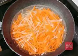 Illustration of how to make carrot and egg burritos 3