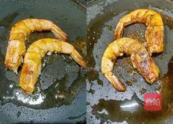 Big tomatoes Illustration of how to make shrimp and cuttlefish noodles 5