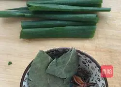 Illustration of how to make noodles with scallion oil 1