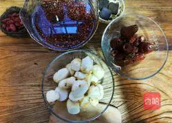 Illustration of how to make red bean, red date, taro and cranberry sugar water 3