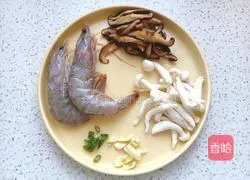 Illustration of how to make prawn and mushroom soup 2