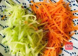 Illustration of making mixed sauce noodles 3