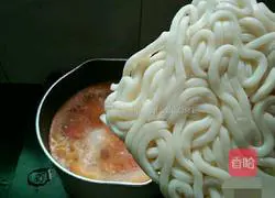 Illustration of how to make tomato and egg soup udon noodles 8