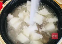 Illustration of how to make mutton chops and stewed radish 4