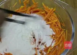 Illustration of how to make peach heart pumpkin cake 6