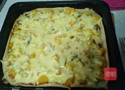 Illustration of how to make pineapple and yellow peach fruit pizza 8
