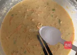 Illustration of how to make carrot and green pepper egg pancake 5