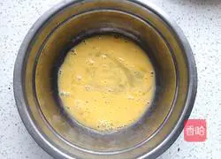 Illustration of how to make tomato, egg and pepper noodle soup 4