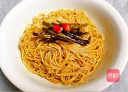 Illustration of how to make noodles with scallion oil 7