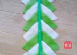 Illustration of how to make fancy pastry roses 5