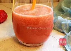 Fruit Creative Dish Little Strawberry Falling in Love with Pears Illustration 10