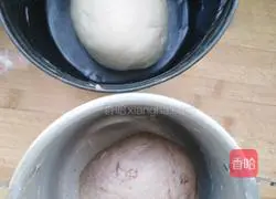 Illustration of how to make two-color red bean-wrapped sugar rolls 2
