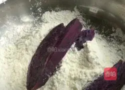 Illustration of how to make sweet flower rolls 2