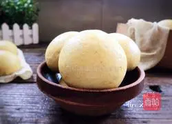 Illustration of making one-time fermented cornmeal steamed buns 13